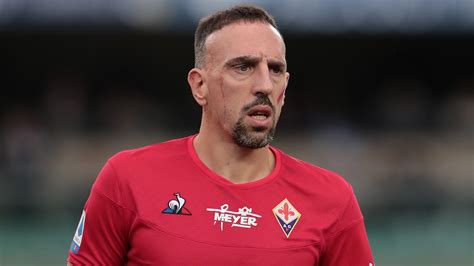 Franck henry pierre ribéry is a french professional footballer who plays for german club bayern munich. Coronavirus : 10 cas à la Fiorentina, Ribéry fait un don ...