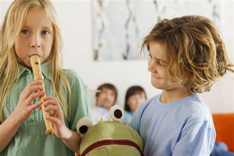 Check spelling or type a new query. 家長怨全班吹直笛「根本惡夢」 一句話讓音樂老師暴怒