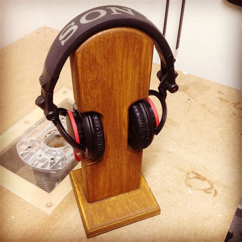 Here is my first stand made from wood nothing special but it serves. 10 SUPER CREATIVE DIY HEADPHONE STANDS IDEAS (SOME ARE FROM RECYCLED MATERIALS) #headphone # ...