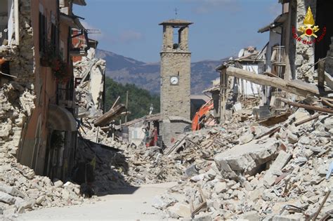 Guarda il meteo nelle zone colpite dal sisma. 24 agosto 2016: la terra trema, le case crollano, 299 ...