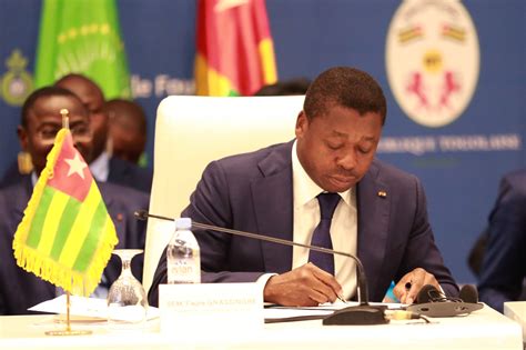 Biographie De Faure Gnassingbé Président Du Togo Sa Vie Son Action Sa Vision