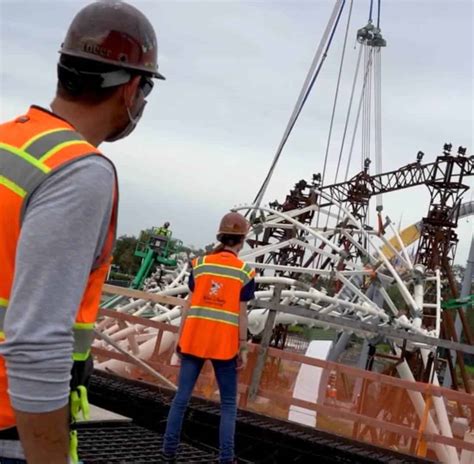 Tron Construction Goes ‘off The Grid At Magic Kingdom Laptrinhx News