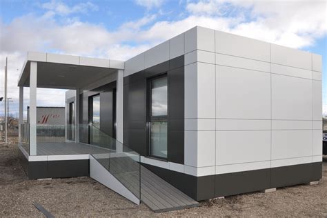 Situada en el valle de la pinilla en el norte de madrid, el edificio se asienta sobre bases ligeras y se construyó en 10 días utilizando el sistema de construcción de prffs (sistema. Modelo MC59 en Algete (Madrid) | Lercasa - Master: Casas ...