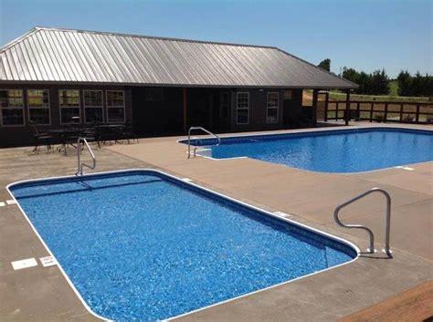 One of its most popular accommodations is its retired vintage airstream trailer, which is. Luxury Resort | Cranehill, AL | Smith Lake Bed & Breakfast