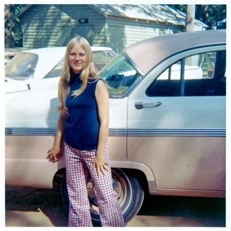 30 found snaps that defined the 70 s fashion styles of teenage girls vintage news daily