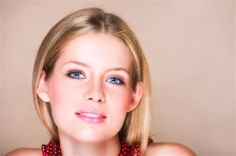 Metallic eye shadow is universally flattering for those with blond hair and blue eyes. Best eye shadow colors for blondes - SheKnows