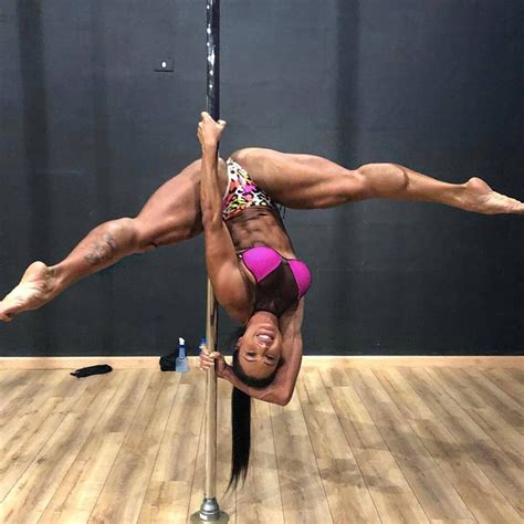 Gracyanne Barbosa Trains Legs