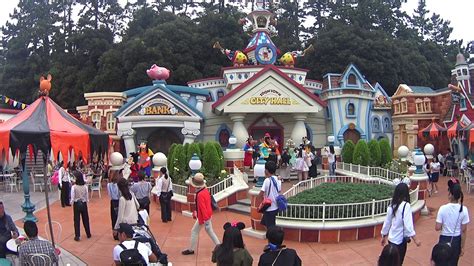 Tokyo Disneyland Toontown Cityhall Youtube