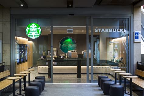 Starbucks Launches New Concept Café For “busy London Commuters