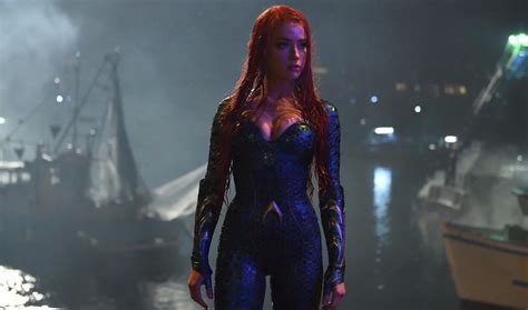 Aquaman Amber Heard Aparece Em Cena De A O Em V Deo Do Set