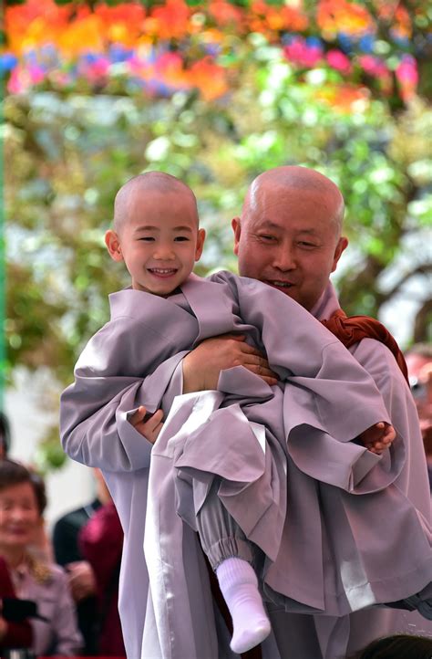 Another important element before taking ordination is what dharma tradition, what buddhist tradition, are you going to follow? Children in Seoul learn to become Buddhist monks