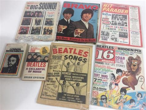 Nice Collectible Lot Of 7 Original Vintage Pieces Of Beatles