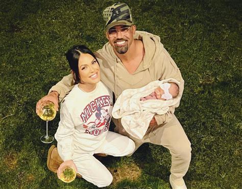 Shemar Moore Visits Mom S Grave With Baby Frankie In New Photo Momma
