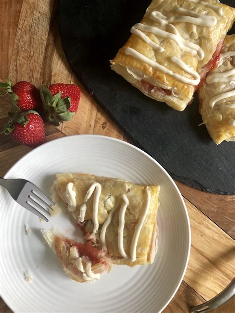Strawberry Rhubarb Toaster Strudels With Cream Cheese Icing How To Eat