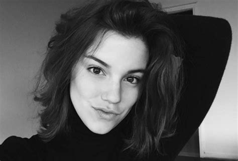 A morena usou as redes sociais nesta última por conta disso, ela recebeu os cuidados do namorado miguel ribas gastal. Protagonizando cenas quentes, Alice Wegmann diz que ...