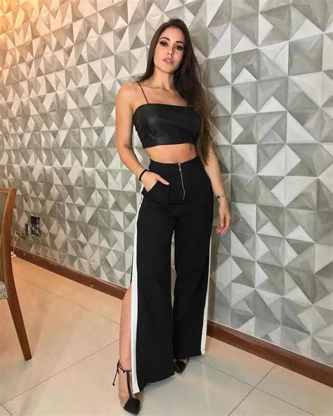 40 Outfits With Crop Top For A Casual And Sensual Look 2020 Trendy