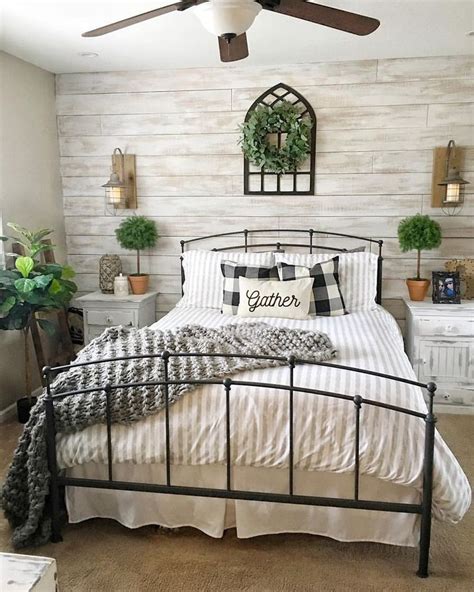 That's because a farmhouse decor can bring a tranquil and warm mood into your room. 50 Elegant Farmhouse Bedroom Decor Ideas - HOMYHOMEE ...