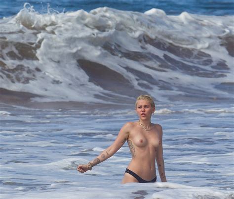 Celebrity Nudeflash Picture 20151originalmileycyrustoplessinhawaiionjanuary192015