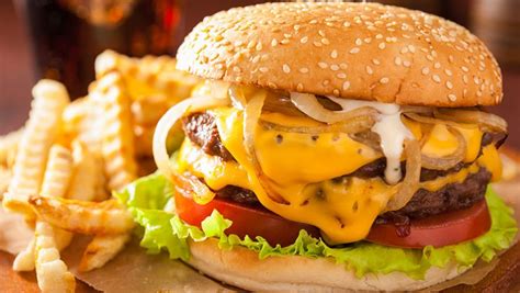 Hoy se celebra uno de los sándwich callejeros mas famoso del mundo. Adiós dieta, hoy se celebra el Día de la hamburguesa