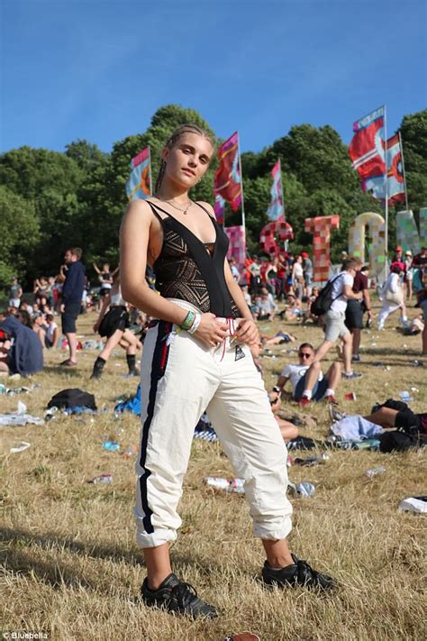 Tigerlily Taylor Flashes Her Nipples At Glastonbury Daily Mail Online