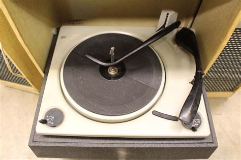 Vintage Rca Victor Portable Record Player And Speakers
