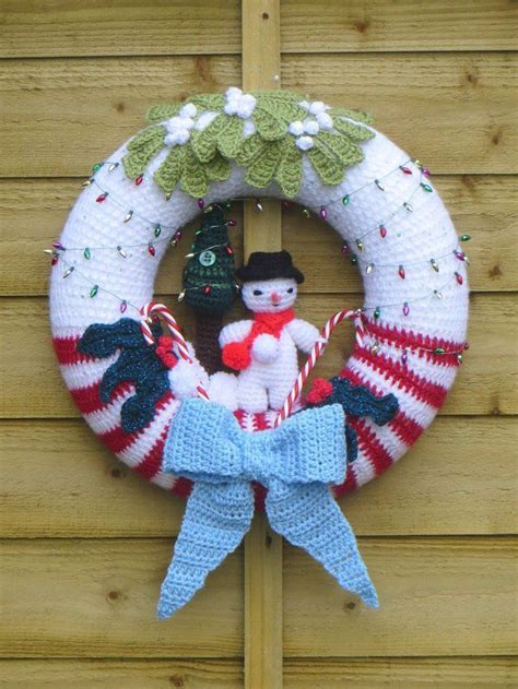 10 christmas wreath crochet patterns crochet christmas decorations crochet christmas wreath