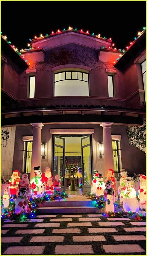 Xmas day dinner (although it's actually lunch) is a family gathering catered either by us or my partner's sister. Look Inside the Kardashian Jenner Family's Christmas Eve ...