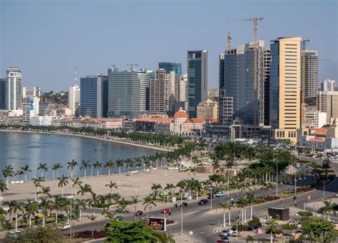 IMF lowers Angola's growth from 3.2 percent to 0.4 percent this year