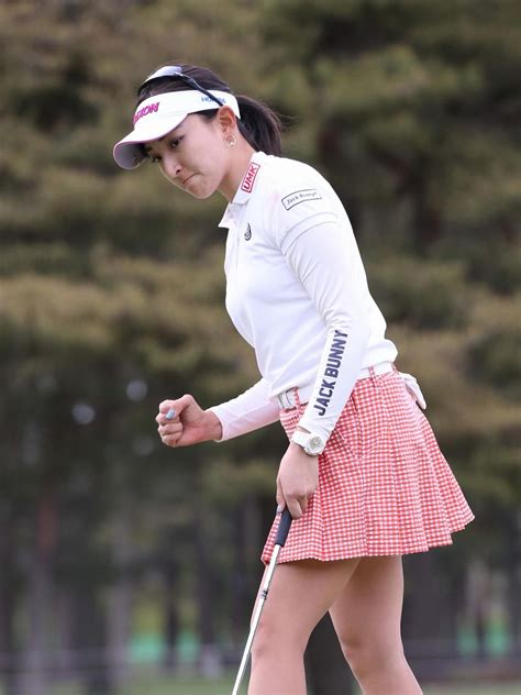 海外勢の連覇を止められるか メジャー初戦サロンパスカップ Moment日刊ゲンダイ Girl Golf Outfit Cute Golf