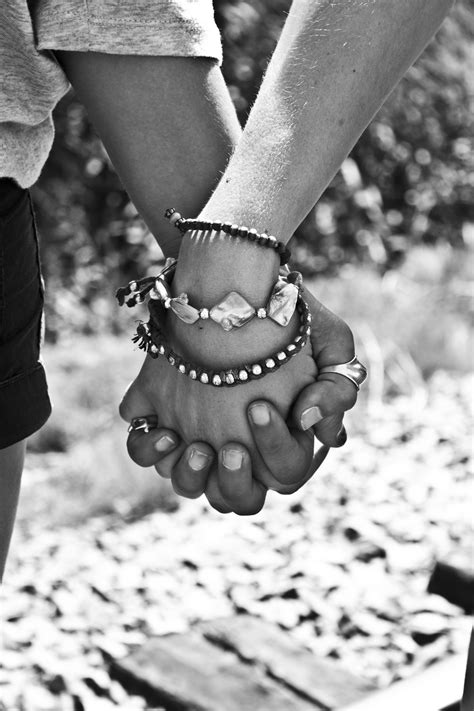 Kostenloses Foto Zum Thema Freunde Händchen Halten Händchenhalten