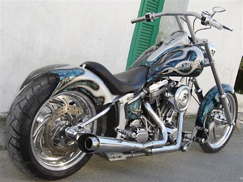 A chopper is a type of custom motorcycle which emerged in california in the late 1950s. Harley Davidson Custom Motorcycles