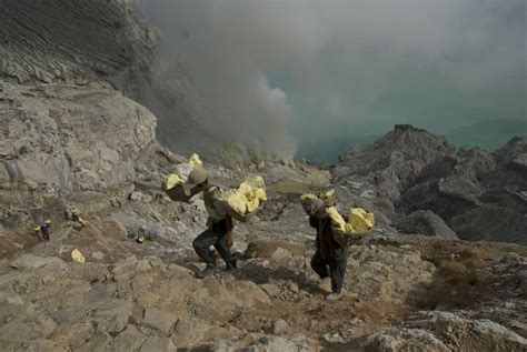 Sulfur Miners Of Kawah Ijen — Yale Journal Of International Affairs