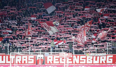 Die mannschaft von trainer ole werner gewann am donnerstag gegen jahn regensburg trotz zweimaligen rückstands mit 3:2 (1:1) und liegt als. 2. Liga: SSV Jahn Regensburg - Holstein Kiel heute live im ...
