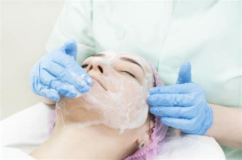 Process Cosmetic Mask Of Massage And Facials Stock Image Image Of Clinic Female 131587521