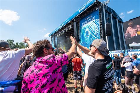 With more than 70,000 attendees (2016) it is one of the largest music festivals in germany. Hurricane Festival 2020: Tickets und Termin verfügbar ...