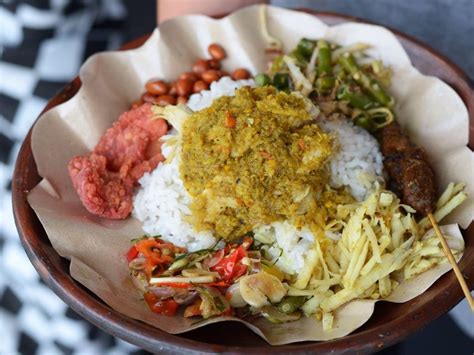 Coba saja mencicipi nasi tepeng khas gianyar. 4 Kuliner Bali yang Menggoda Lidah Anda | Indonesia Traveler