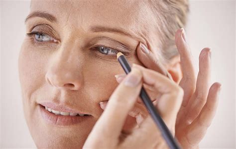7 Essential Eye Makeup Tips For Women Over 40 Makeup Tips For Older Women Makeup For Older
