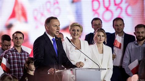 Polish President Duda Wins 2nd Term By Narrow Majority Dw 07 13 2020