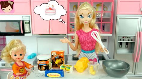 Aprende a preparar unas ricas berenjenas guisadas al estilo dominicano música gracias: Frozen Elsa and Her Baby Bake a Cake - Doll Kitchen with ...