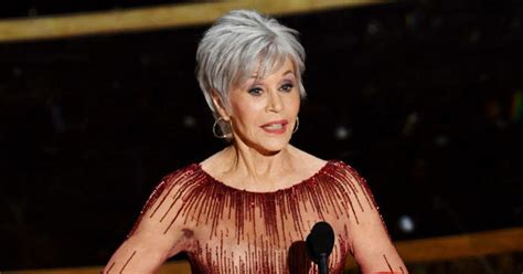 Jane fonda pixie cut 2020. Jane Fonda Wears 6-Year-Old Gown At Oscars, Vowing Not To ...