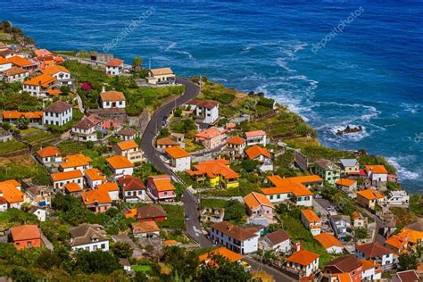 Find best places to eat and drink at in seixal, madeira and nearby. Village Seixal in Madeira Portugal — Photographie Violin ...