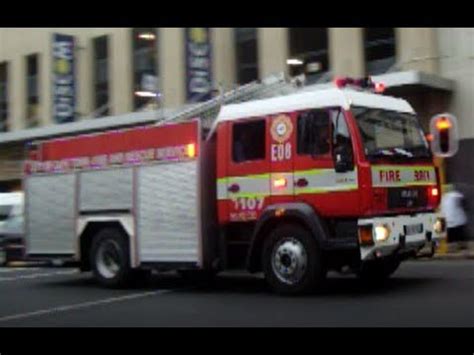 The fire destroyed part of a memorial to cecil rhodes, located on devils peak, before spreading rapidly up the slopes. SOUTH-AFRICA Cape Town Fire and Rescue Service responding in downtown Cape Town - YouTube
