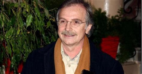 Michel drucker déroule le tapis rouge pour son invité hebdomadaire. Vivement dimanche : Michel Drucker rend hommage à Gérard ...