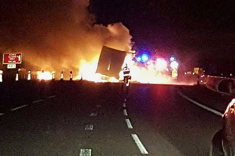 Major Delays As Motorway Is Closed After Huge Lorry Fire Melts Tarmac London Evening Standard