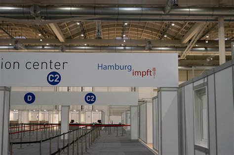 In hamburg gibt es ein zentrales impfzentrum in den messehallen. Impfzentrum Messehallen startet ersten Testlauf ...