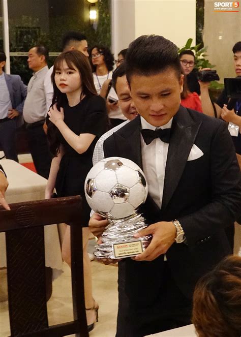 Đính kèm với bài tố chính là những dòng tin nhắn của q. Quang Hải và Huỳnh Anh liên tục "lạc mất nhau" khi tham dự ...