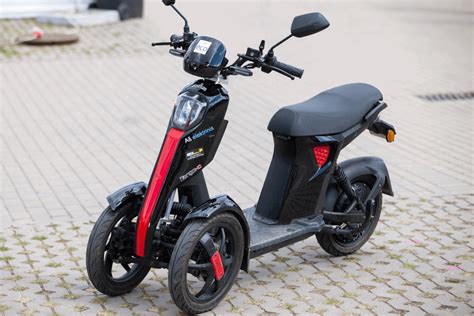 Electric scooter three wheel two seat 2000w 60v 20ah x 2 removable battery. Best Three Wheel Electric Scooters 2019 Review Guide ...