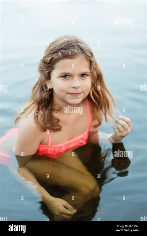 10 Jahre Alte Mädchen Im Bikini Stockfotos Und Bilder Kaufen Alamy