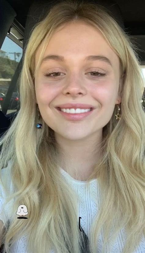 Emily Alyn Lind Was Born May 6 2002 In Brooklyn New York And Is A 5