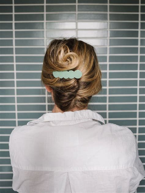 3-minute-hairstyles-how-to-do-a-modern-french-twist-the-effortless-chic-modern-french